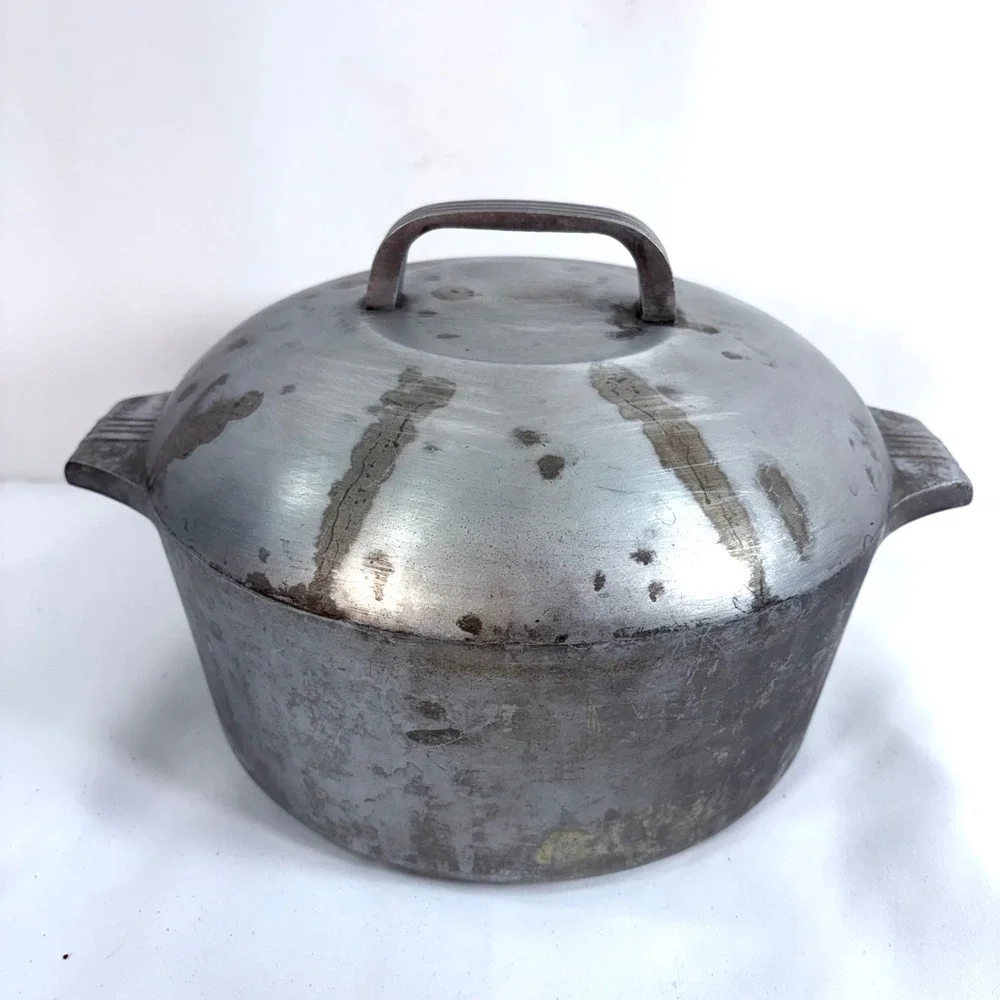 Wagner Ware Dutch Oven Silver Magnalite 4248-P Cast Aluminum with Lid and Trivet